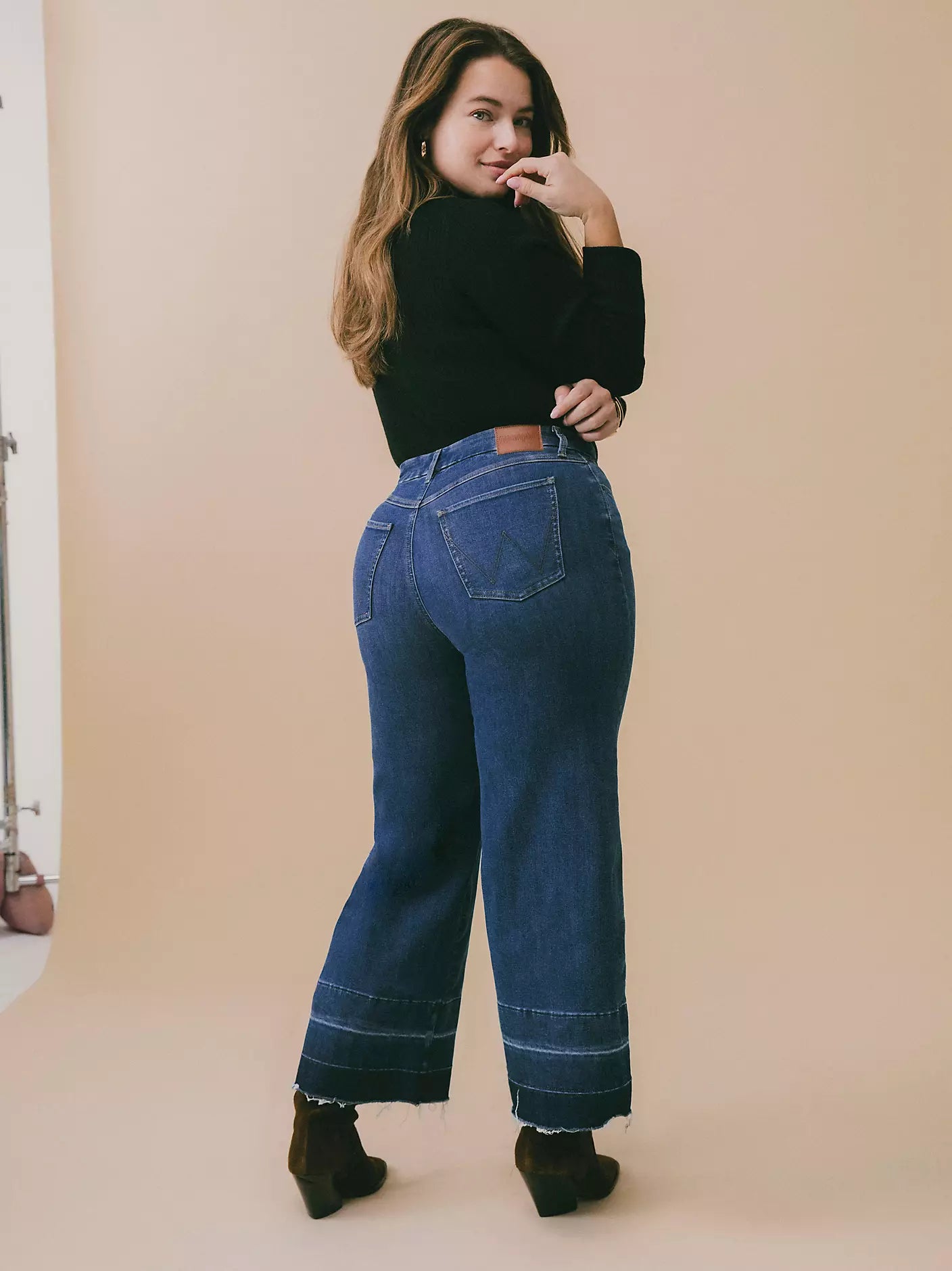 Leanna Wide Crop
